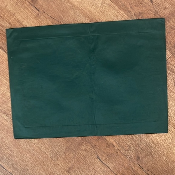 Set of 10 red and green reversible Christmas placemats. - Picture 6 of 6